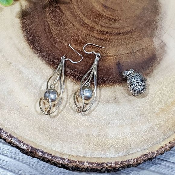 Sterling Silver stamped 925 earrings and pendant‎ - Picture 2 of 7